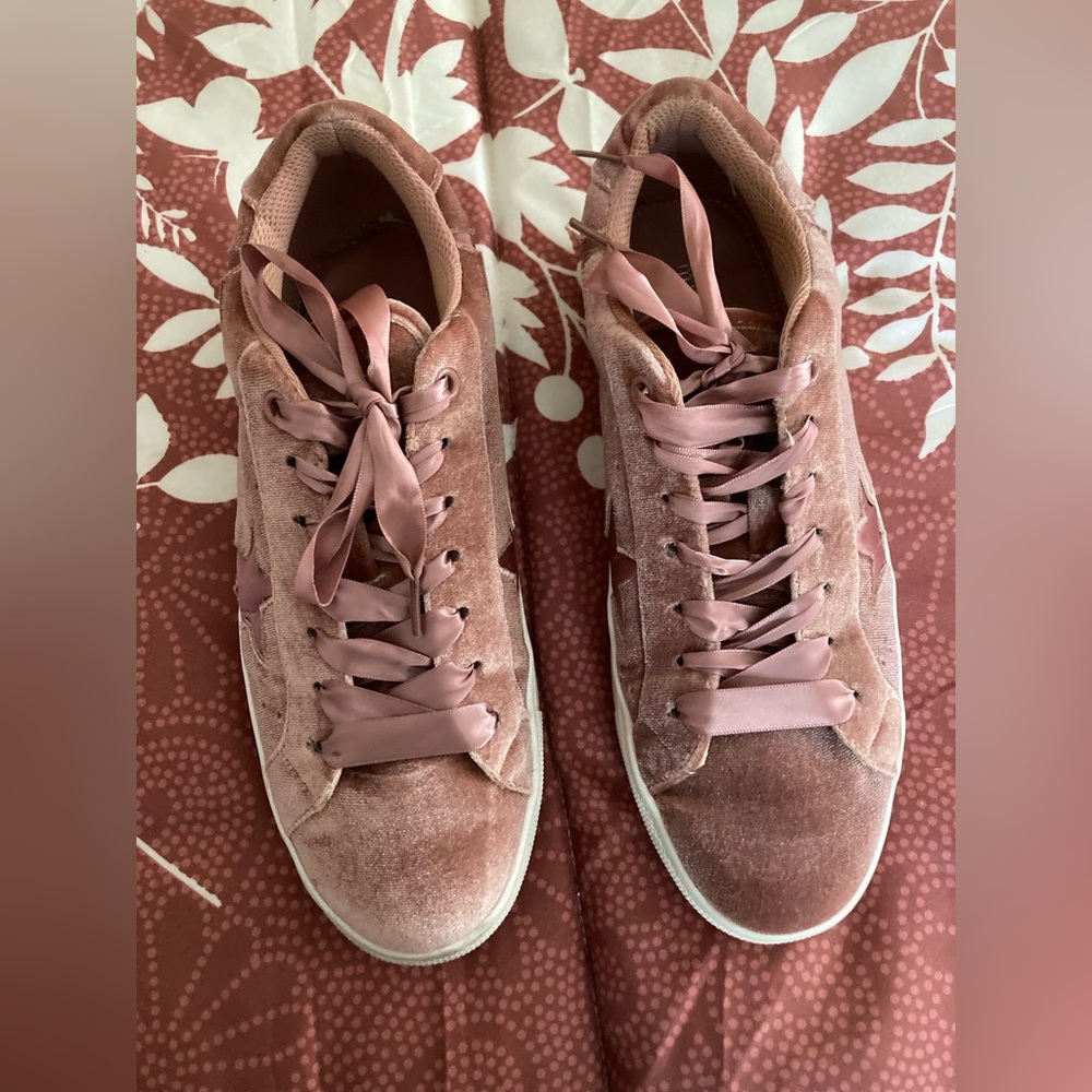 Steve Madden Girl Blush Velvet Sneakers 7.5